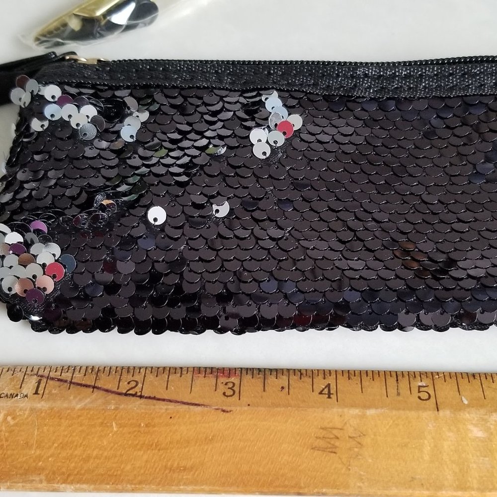 Makeup/jewelry pouch
